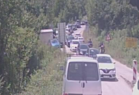 Ogromna gužva prema Potočarima: KILOMETARSKE KOLONE, mnogi nisu stigli na dženazu