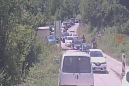 BIHAMK - Pojačan promet na cestama koje vode od Srebrenice prema ostatku BiH