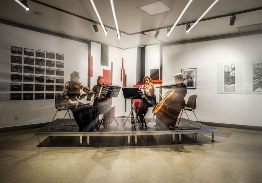 FOTO: STRINGS ATTACHED SINFONIETTA