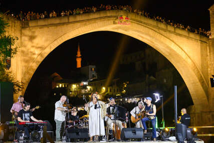 Projekcijom filma “Najdublji skok” i koncertom Mostar sevdah reuniona otvoreno 10. izdanje Red Bull cliff divinga u Mostaru