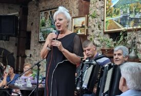 Senada Beglerović Leković predstavila novu pjesmu „SARAJEVO, HAJDE DA PJEVAMO“