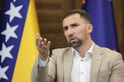Zbog oduzimanja i cijepanja zastave BiH: Ministar Delić podnio krivičnu prijavu protiv NN policijskih službenika MUP-a RS