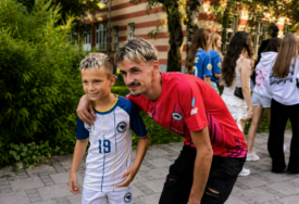 Pojavio se "dvojnik" Kerima Alajbegovića, svi su željeli fotografiju s njim