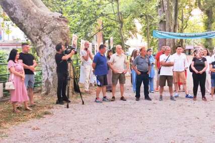 Izložbom na Gelenderima obilježena godišnjica smrti bihaćkog umjetnika Anisa Smajića