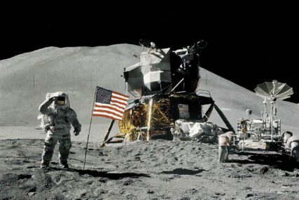 Astronauti Scott i Irwin više od šest sati vozali su se po Mjesecu u posebnom vozilu