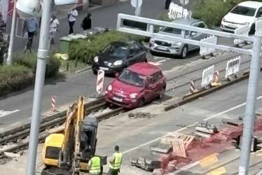 Auto upao u tramvajske šine u Zagrebu