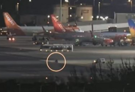 (VIDEO) Drama na pisti: Otkotrljao se točak s aviona
