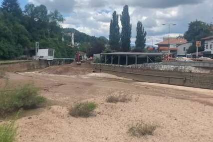 Ispražnjeno akumulaciono jezero na Bentbaši radi uklanjanja riječnog mulja i nanosa iz korita Miljacke