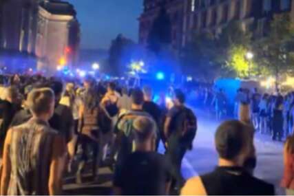 VIDEO Prekinuta parada ponosa u Berlinu. Kombi se zabio u sudionike, ima ozlijeđenih