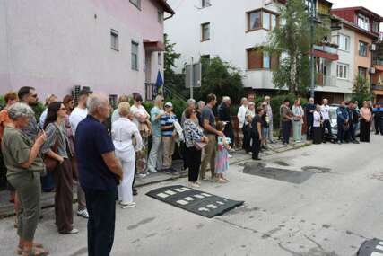 Obilježena 33. godišnjica stradanja Sarajlija u redu za vodu u ulici Hakije Turajlića na Dobrinji