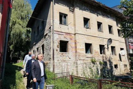 Fazlović i Dizdar potpisali Ugovor o sufinansiranju kupovine zgrade Podrinjske medrese u Zvorniku