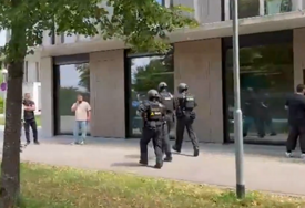 U Njemačkoj 16-godišnjak izbo učenice, ubrzo je uhapšen (VIDEO)