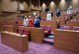 Minutom šutnje Hrvatski sabor odao počast žrtvama genocida u Srebrenici