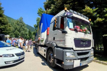 Danas ispraćaj posmrtnih ostataka 10 žrtava genocida u Srebrenici na putu ka Potočarima