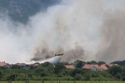 Udar groma zapalio Čvrsnicu: Požar i dalje aktivan kod Jablanice