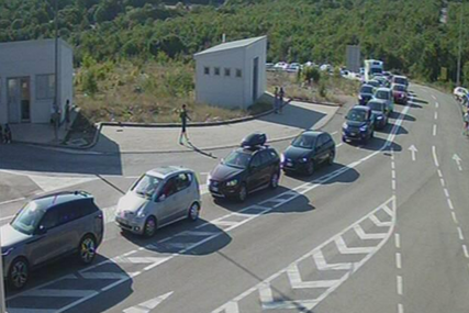 Gužve u svim smijerovima: Duge kolone na graničnim prijelazima