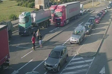 "Sva je raja otišla na more": Pojačan promet vozila u oba smijera prema graničnim prelazima