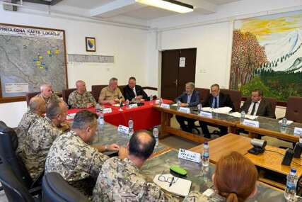 Članovi Zajedničke komisije za odbranu i sigurnosti BiH obišli Komandu 5. pješadijske brigade OSBiH
