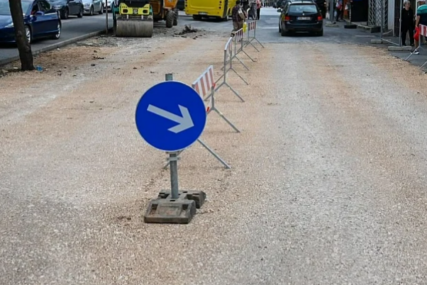 BIHAMK Zatvoren dio autoceste A-1, novi sistem registracije putnika stvara gužve na graničnim prelazima