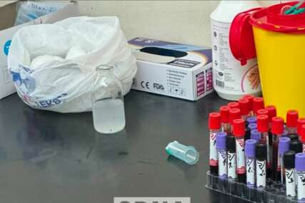 Uznemirujuće fotografije iz Doma zdravlja u Tuzli: Tragovi krvi dočekali pacijente u laboratoriji