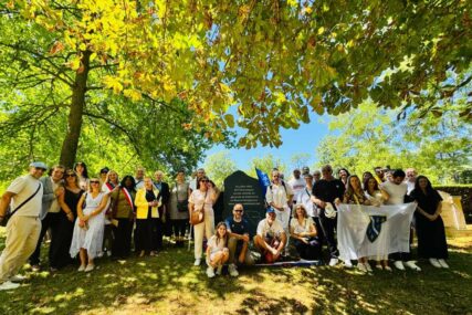 U Parizu održan 7. Marš mira i komemoracija povodom 31. godišnjice genocida u Srebrenici