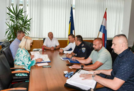 Bošnjak i predstavnici sindikata razgovarali o povećanju plata i položaju policijskih službenika