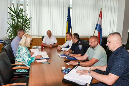 Bošnjak i predstavnici sindikata razgovarali o povećanju plata i položaju policijskih službenika