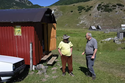 Mujo iz Fojnice živi životom Robinzona: Živi sam u tri kuće, dvije su na točkovima (VIDEO)