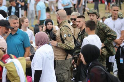 Emotivne scene u Nezuku: Hiljade ljudi iz cijelog svijeta odaje počast srebreničkim žrtvama