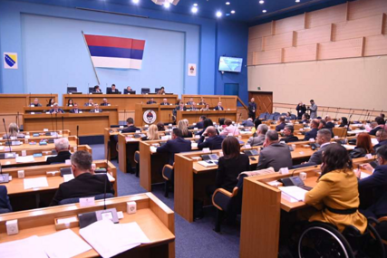 SDS i PDP podržavaju veto Cvijanović, Duratović protiv, Vukanović tvrdi da je riječ o kampanji