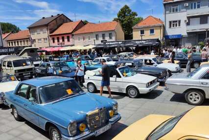 FOTO Oldtimeri iz BiH i Dalmacije u Livnu odali počast dr. Draženu Vrdoljaku