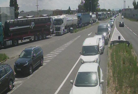 Mnogi putuju prema moru: Gužve na graničnim prijelazima za Hrvatsku i Crnu Goru