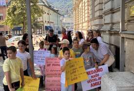 Nakon sastanka s ministricom: Roditelji III-2 odlučni da ispišu djecu iz OŠ "Šip"