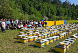Pčelarima u USK dodijeljeno 350 pčelinjih rojeva i oprema vrijedna 150.000 KM
