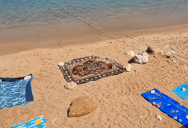 "To se Aladin parkirao": Pogledajte kako je turist rezervirao mjesto na plaži