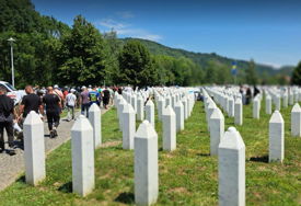 Klanjana kolektivna dženaza u Memorijalnom centru Potočari, uslijedio je ukop žrtava