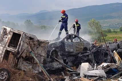 U požaru na autootpadu kod Širokog Brijega izgorio veći broj automobila