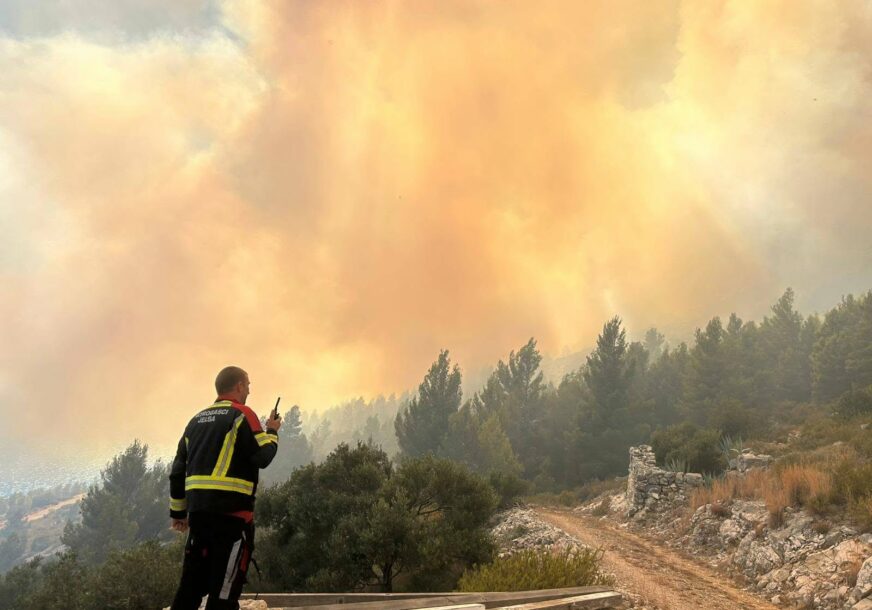 FOTO: VATROGASCI JELSA