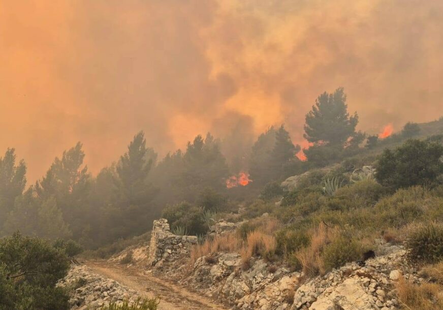 FOTO: VATROGASCI JELSA