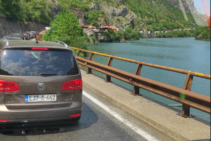 Oboren dalekovod kod Jablanice izazvao haos u saobraćaju, teretna vozila zaustavljena