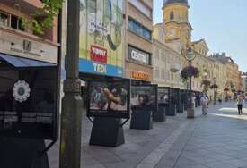 Na riječkom Korzu postavljena izložba "Srebrenica - Memento": Potresne fotografije kao svjedoci ubistava, progona i masovnih grobnica