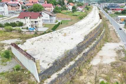Blokiran projekt od 23 miliona KM: Gradilište brze ceste kod Sarajeva zaraslo u korov