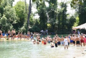 Prvi skokovi s mosta na Jazu u Čapljini okupili ljubitelje adrenalinskih sportova