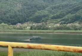 VIDEO Sramotne scene sa splava na Zvorničkom jezeru: Orilo se "da Bog da se Srebrenica triput ponovila"