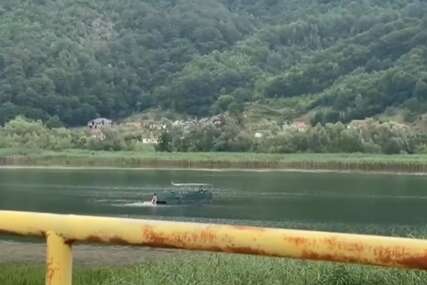 VIDEO Sramotne scene sa splava na Zvorničkom jezeru: Orilo se "da Bog da se Srebrenica triput ponovila"