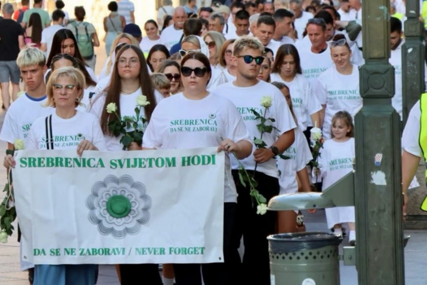U Rijeci obilježena 31. godišnjica genocida u Srebrenici: U more položena 31 bijela ruža