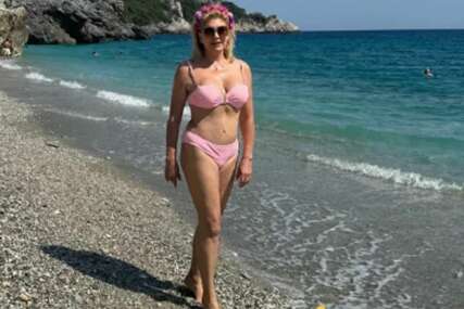 (FOTO) Komentari samo pljušte: Suzana Mančić pokazala figuru u 69. godini