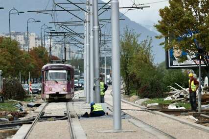 Tramvaj se zapalio tokom vožnje u Nedžarićima, nema povrijeđenih