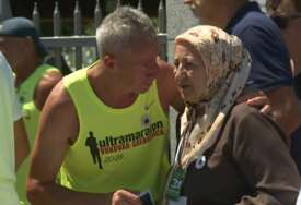 Ultramaratonci iz Vukovara stigli u Potočare: Suze, zagrljaji s majkama Srebrenice i poruka mira