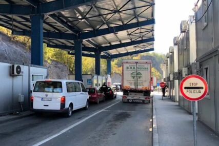 Zbog problema na hrvatskoj granici, mještani zapadne Vojvodine blokirali cestu!